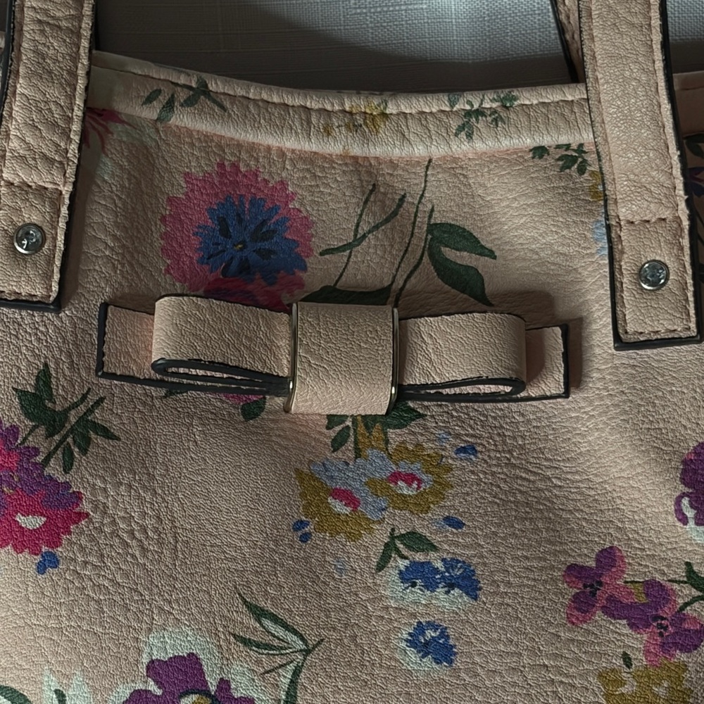 Candies Pink Floral Tote Bag GUC - Picture 2 of 8
